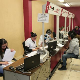 En 12 minutos, ciudadanos tramitan su credencial de votar