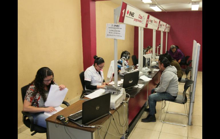 Los ciudadanos que acuden a los módulos salen satisfechos con el servicio y las instalaciones. NTX / ARCHIVO