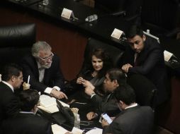 Miguel Barbosa, quien presentó la iniciativa, denuncia que ya tenía un acuerdo con el PRI y con el PAN para aprobar el acuerdo. SUN / ARCHIVO