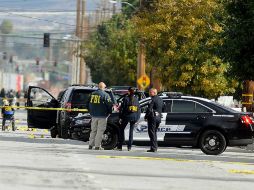 Los agentes se presentaron al plantel tras darse a conocer las llamadas y amenazas. AP / ARCHIVO