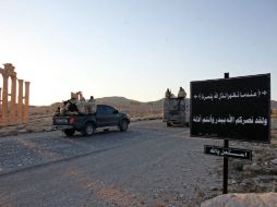 Más de cuatro mil miembros del EI han fallecido durante el último año y medio por bombardeos de la coalición internacional en Siria. EFE / STR