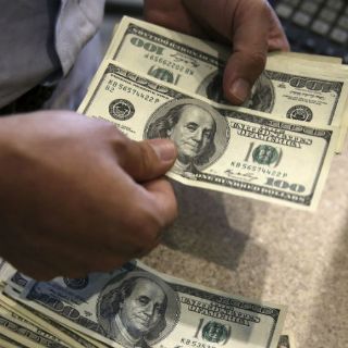 Dólar pierde terreno y se vende en 17.45 pesos