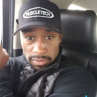 Vernon Davis firma con Pieles Rojas de Washington