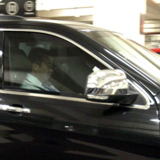 Camacho llega a San Lázaro en bici y sale en camioneta