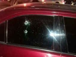 Las autoridades iniciaron la búsqueda de los agresores mientras el policía fue trasladado a un hospital. ESPECIAL /