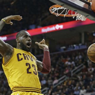 LeBron James avanza en la lista de anotadores