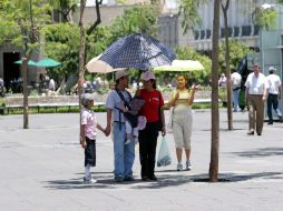 El calor continúa en Jalisco, por lo que se recomienda evitar la deshidratación y la exposición a los rsyos solares. EL INFORMADOR / ARCHIVO