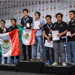 Politécnicos ganan cuatro medallas en Robotchallenge 2016