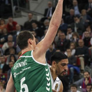 Gustavo Ayón anota 14 puntos en derrota de Real Madrid