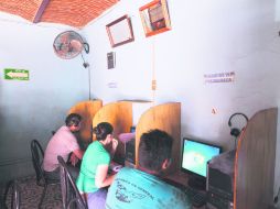 En colonias populares, los cíber son necesarios ya que muchas de las viviendas carecen de Internet o computadora. EL INFORMADOR / P. Franco