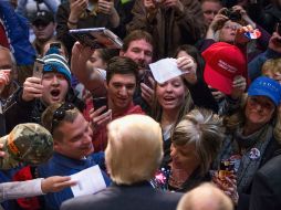 El enfoque populista de Trump encuentra eco entre la gente ordinaria que enfrenta una incertidumbre económica. AP / M. Wojcik