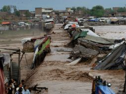Múltiples casas resutaron dañadas y calles sumergidas en el valle y otras partes de la provincia noroccidental. AP / M. Sajjad