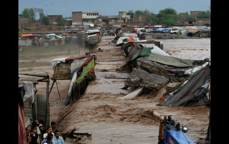 Múltiples casas resutaron dañadas y calles sumergidas en el valle y otras partes de la provincia noroccidental. AP / M. Sajjad