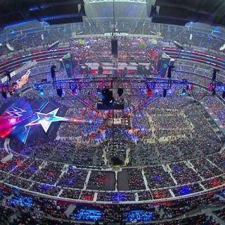 Aficionados se congregan en el AT&T Stadium para Wrestlemania