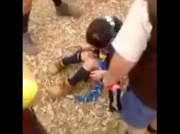 La Asociación de Scouts de México A. C. (ASMAC), informó que iniciaría procedimiento de baja de la dirigente que aparece en el video. TWITTER / @JerrxG13