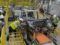 Trabajadores de la empresa surcoreana KIA realizaron algunas pruebas en la línea de ensamblado de la armadora, ubicada en Pesquería. SUN /