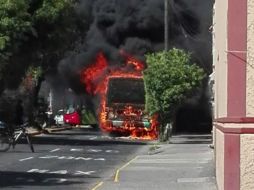La unidad quedó totalmente calcinada. TWITTER / @urielrramos