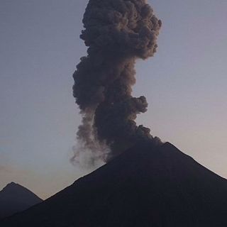 Registran otra explosión en el Volcán El Colima
