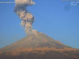 El volcán Popocatépetl emite esta mañana una explosión. TWITTER / @LUISFELIPE_P