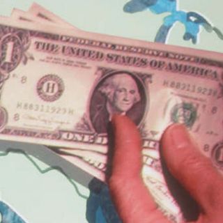 Dólar llega a 18.08 pesos en bancos de la capital