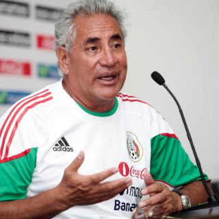 Leonardo Cuéllar deja de ser DT del Tri Femenil