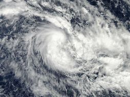 Fotografìa cedida por la NASA que muestra una imagen visible de 'Zena' en el Océano Pacífico Sur al oeste de Vanuatu. EFE / NASA