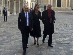 Mario Vargas Llosa recibió anoche en París un homenaje en La Sorbona por la aparición de sus obras en la colección de la Pléiade. EFE / E. Rubio