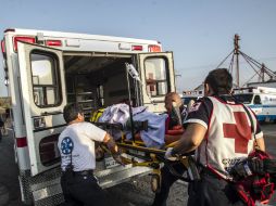 Ambulancias de apoyo y de la Cruz Roja acudieron al lugar del accidente, donde prestaron los primeros auxilios a los lesionados. EL INFORMADOR / ARCHIVO