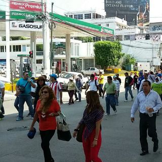 Normalistas marchan en Guerrero