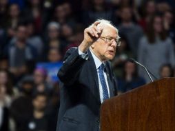 Sanders pronuncia un discurso durante un mitin en Filadelfia. AFP / D. Reuter