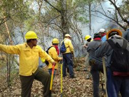 Reconocen que durante la noche pudieron controlar tres frentes de incendio. NTX / ESPECIAL