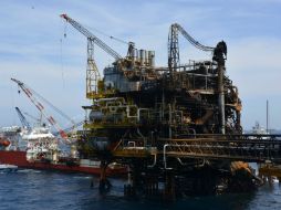 La petrolera prevé una venta de garaje que abarca desechos ferrosos y no ferrosos de una plataforma siniestrada en Campeche. EFE / ARCHIVO