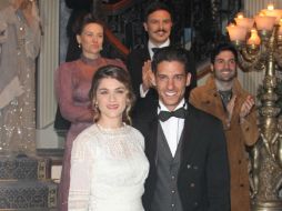 Irene Azuela y Erick Elías en la presentación de la serie televisiva 'El hotel de los secretos'. SUN / A. Salinas