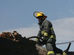 Además de los dos vehículos, varios contenedores también contenían el combustible, según bomberos. EL INFORMADOR / ARCHIVO