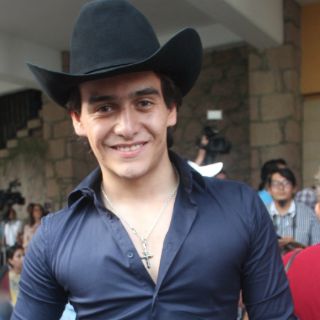 Julián Figueroa recuerda enseñanzas de su padre, Joan Sebastian