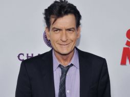 La solicitud de Scottine Ross señaló que Sheen la pateó estando sobre el suelo en enero del 2014. AP / ARCHIVO