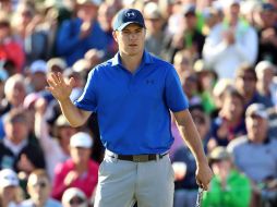 A pesar de las dificultades, el estadounidense ha logrado mantener el liderato en el Masters. AFP / A. Redington