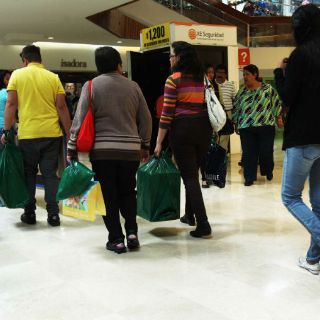 Confianza del consumidor retrocedió 1.8% en marzo