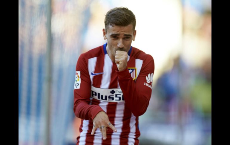 El delantero francés del Atlético de Madrid Antoine Griezmann celebra la consecución del segundo gol de su equipo. EFE / A. García