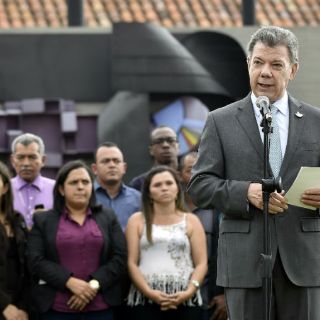Restituir tierras a víctimas no es darle territorio a las FARC: Santos