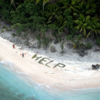 Hallan a náufragos en isla desierta gracias a mensaje en la arena