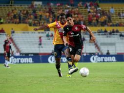 Al término del primer tiempo, se escuchó el rugir del Estadio Jalisco con un abucheo generalizado ante un mal partido. EL INFORMADOR / M. Vargas