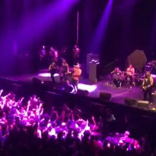 Pennywise derrocha energía en el Pepsi Center WTC