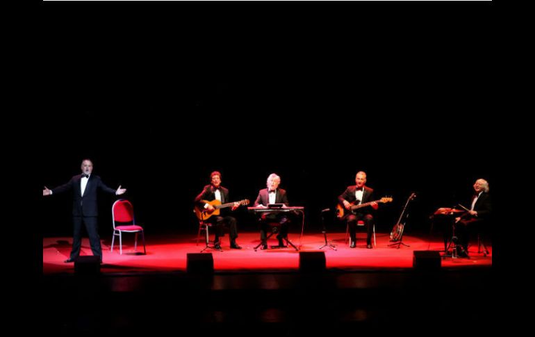 A lo largo de cuatro décadas han hecho reír al público con el ingenio lírico que acompaña a sus cuerdas. SUN / V. Rosas