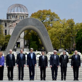 Kerry hace histórico homenaje a víctimas de Hiroshima