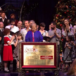 Celebran 100 representaciones del musical 'Annie'