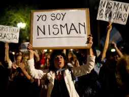 A más de un año de la muerte del fiscal Nisman, las autoridades aún no determinan si su muerte fue suicidio u homicidio. AP / ARCHIVO