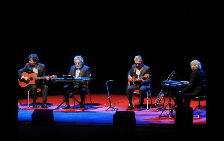 Los 'musicomediantes' en el escenario del Auditorio Telmex. EL INFORMADOR / E. Barrera