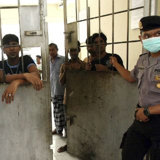 HRW pide la liberación de 121 presos políticos en Birmania