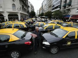 En el centro de la capital argentina, la circulación vehicular se volvió prácticamente imposible a la hora pico. AP / V. Caivano
